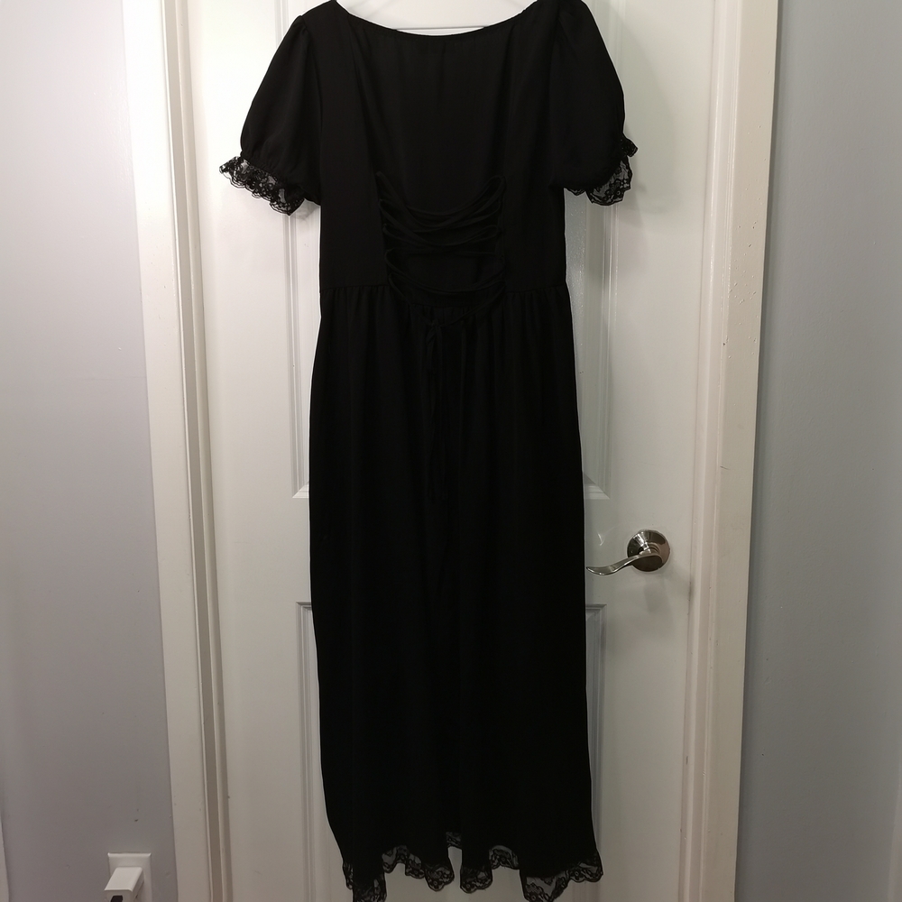 Black Lace-Trim Maxi‎ Dress with Puff Sleeves - Picture 6 of 10